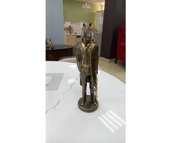 Скульптура Конь в пальто